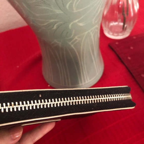 Vera Bradley zip around black Faux leather wallet, 4 card slots with two slits. - Picture 10 of 12